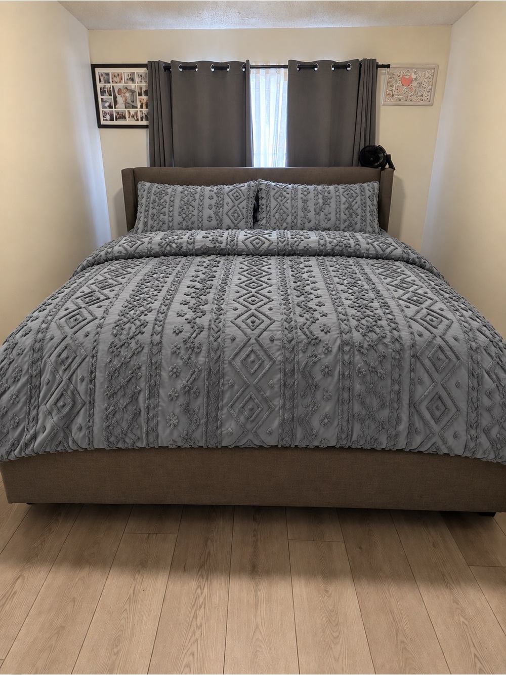 Amélie Home Gray Tufted Boho Queen Comforter Set
